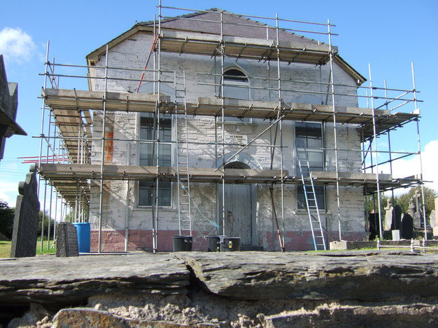 Ravalement de façade avec échafaudage sur maison ancienne dans le Loiret — Mr. Reinaud